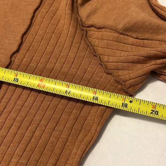 NWOTS FREE PEOPLE FLARED SLEEVE TEE (XL) - Picture 9 of 13